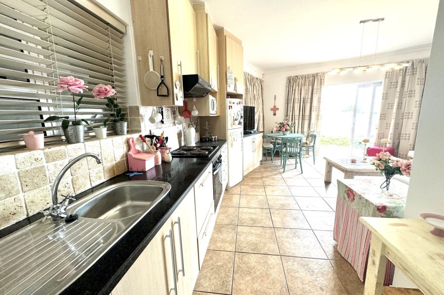 6 Bedroom Property for Sale in Myburgh Park Western Cape